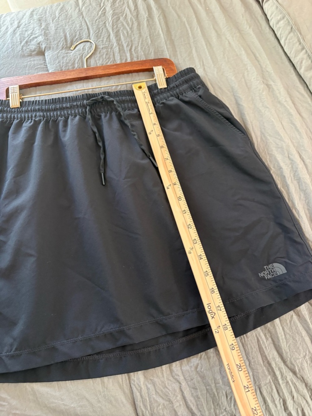 The North Face Drawstring Elastic Waist Performance Skirt. Size Large. - Picture 8 of 9